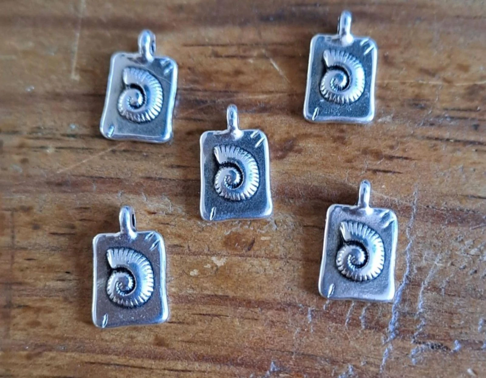 Contas de metal DQ com concha – photo 2
